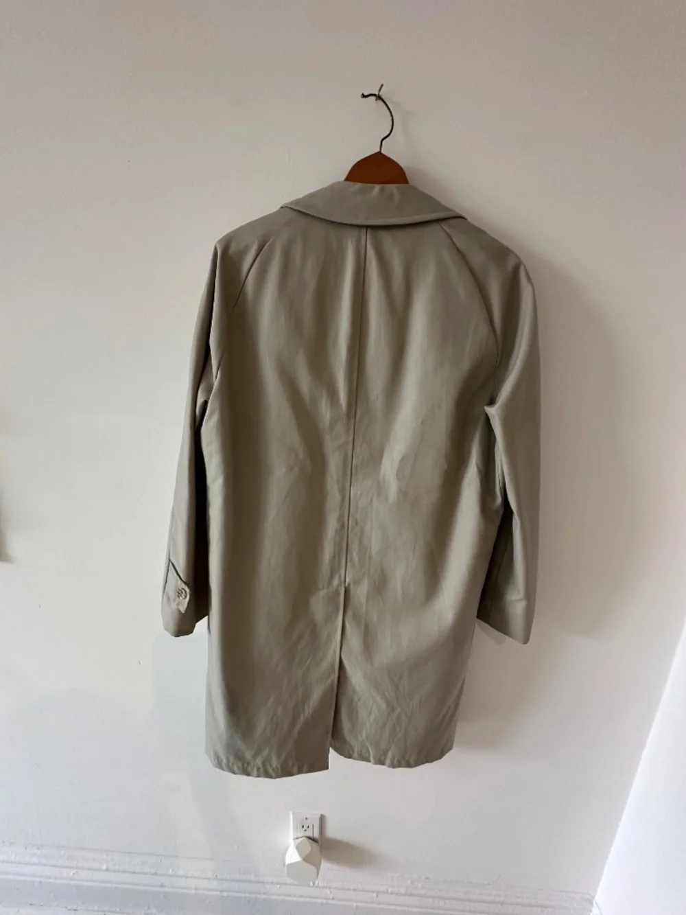 Vintage wool lined, water resistant trench coat - Picture 5 of 13